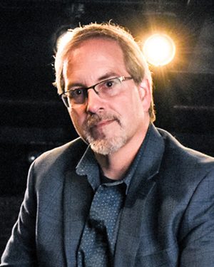 ANT_pose-cc-4x5-closer-plus