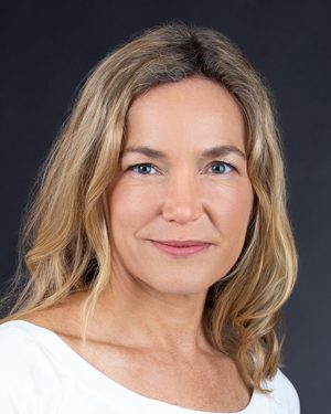 pamela-headshots-4x5